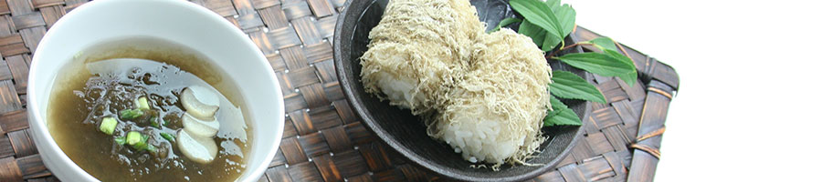 定番の白いお米と一緒にどうぞ!昆布本来の甘みとホカホカのご飯が絶妙にマッチします。また、お吸い物に入れても美味!